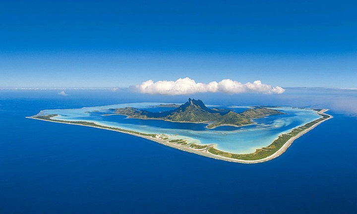 Прекрасный остров Таити с самолёта